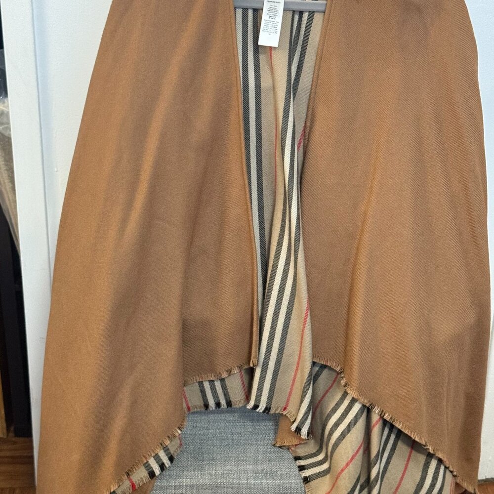 Burberry Nova check 100% wool cape